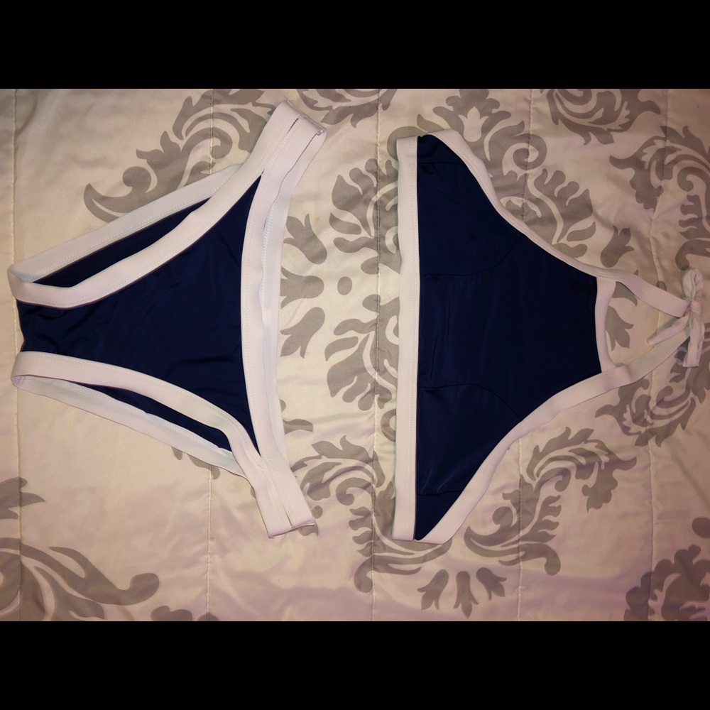 Blue & white halter bikini 👙